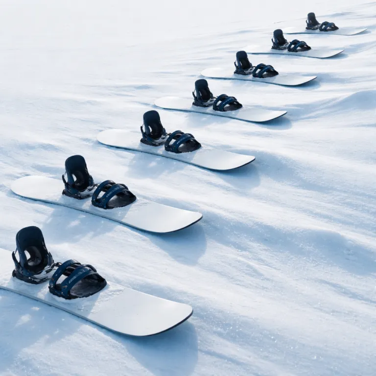 Comparatif des 13 meilleurs packs snowboard homme avec fixations (2026)